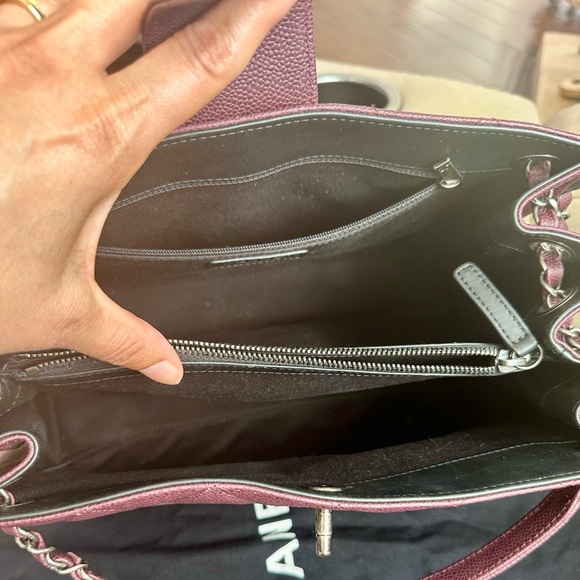 CHANEL TOTE - Picture 10 of 13